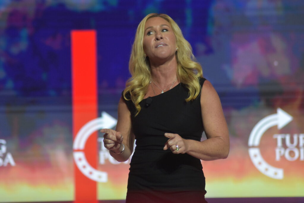 (NEW) Marjorie Taylor Greene in Tampa, Florida. July 23, 2022, Tampa, Florida, USA: Marjorie Taylor Greene delivers remarks at the Turning Point USA Student Action Summit 2022. Credit: Kyle Mazza/TheNews2 (Foto: Kyle Mazza/TheNews2/Deposit Photos)